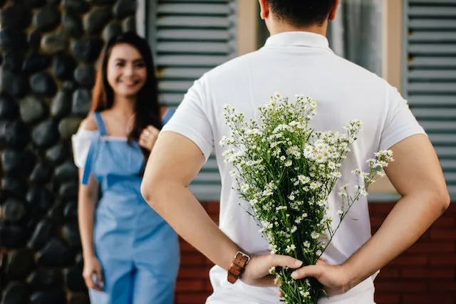 Effective communication is the lifeblood of any healthy relationship, be it romantic, familial, or even professional. It's the glue that holds individuals together, fostering understanding, trust, and emotional intimacy.